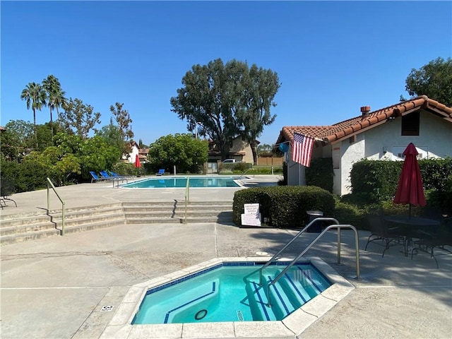 1225 Lima Cir Unit 18, Placentia, CA 92870 - community pool featuring a community hot tub and a patio