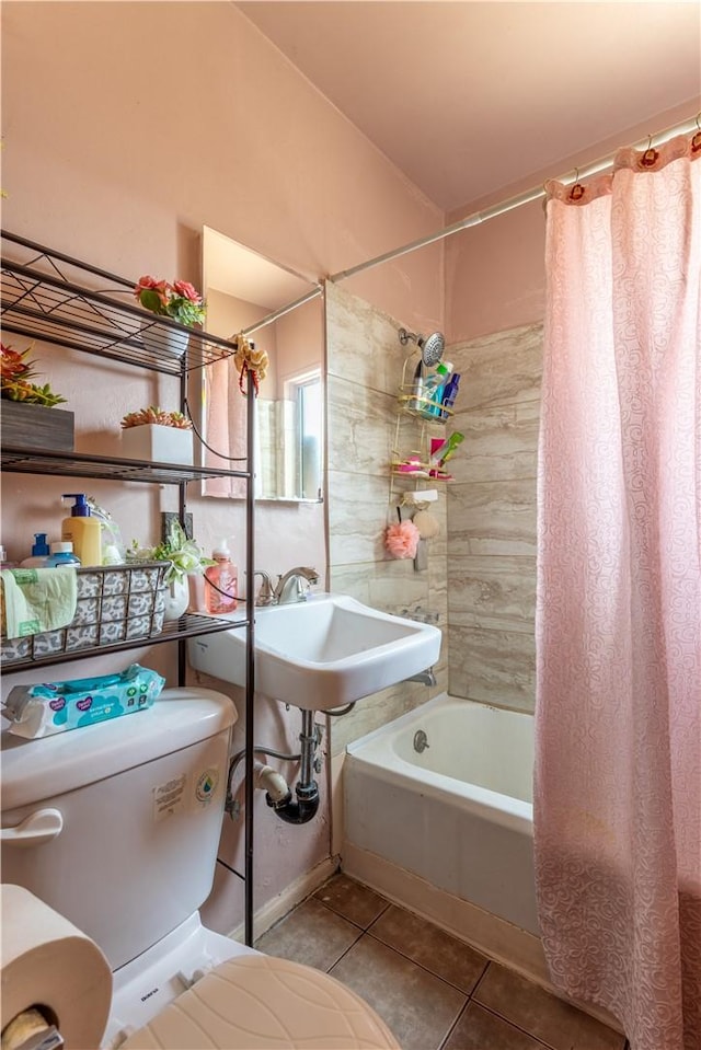 10752 Weigand Ave, Los Angeles, CA 90059 - full bath with tile patterned flooring, shower / bath combo, toilet, and a sink