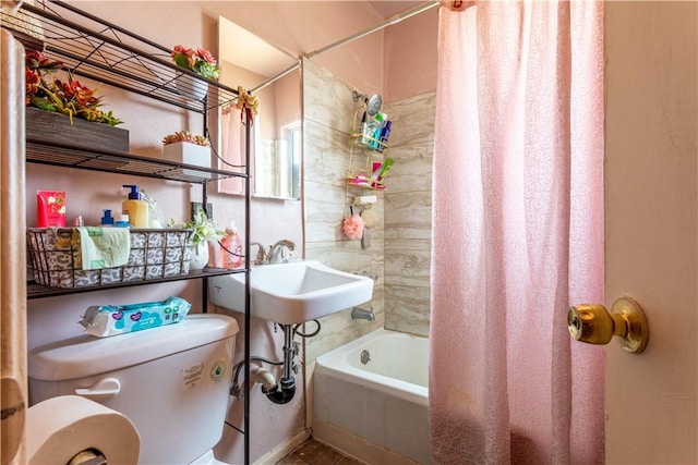 10752 Weigand Ave, Los Angeles, CA 90059 - full bath with shower / bath combo, toilet, and a sink