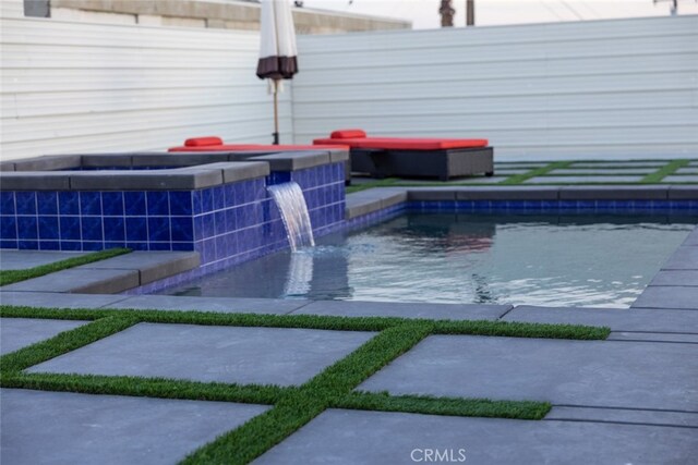 13176 Quinta Way, Desert Hot Springs, CA 92240 - swimming pool featuring a hot tub