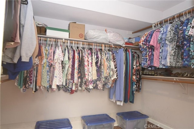 19180 Osceola Rd, Apple Valley, CA 92307 - view of walk in closet