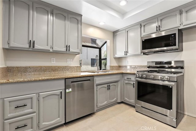 26322 W Bravo Ln, Calabasas, CA 91302 - kitchen featuring stainless steel appliances, a sink, gray cabinetry, recessed lighting, and light tile patterned floors