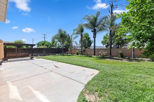 27541 Vanilla Ct, Menifee, CA 92585 - view of yard featuring a patio