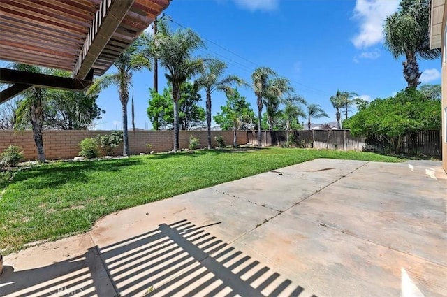 27541 Vanilla Ct, Menifee, CA 92585 - view of yard featuring a patio