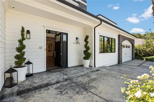 3914 Woodfield Dr, Sherman Oaks, CA 91403 - garage featuring concrete driveway