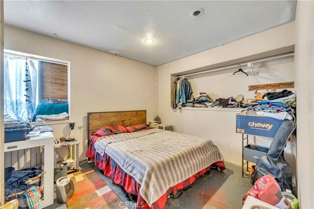 26447 20 Mule Team Rd, Boron, CA 93516 - bedroom featuring recessed lighting, concrete floors, and a textured ceiling