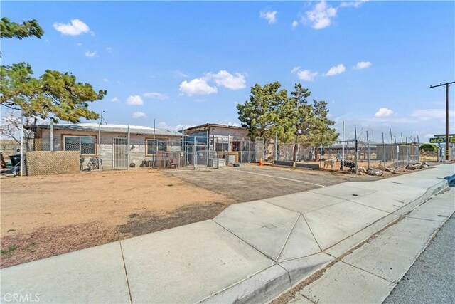 26447 20 Mule Team Rd, Boron, CA 93516 - view of front of home with uncovered parking