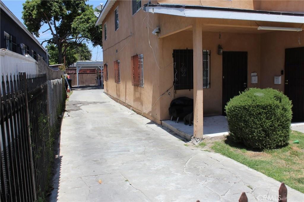 127 E 95th St, Los Angeles, CA 90003 - view of property exterior featuring stucco siding