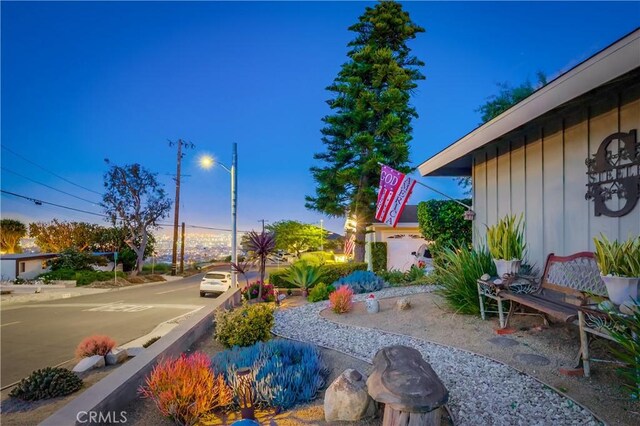 1717 Cumbre Dr, San Pedro, CA 90732 - view of yard