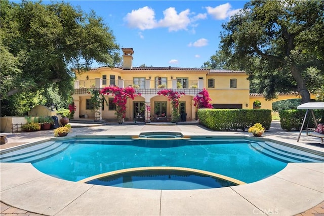 4204 Woodleigh Ln, La Canada Flintridge, CA 91011 - view of swimming pool featuring a pool with connected hot tub and a patio area