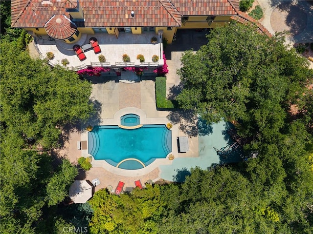 4204 Woodleigh Ln, La Canada Flintridge, CA 91011 - view of subject property featuring a pool