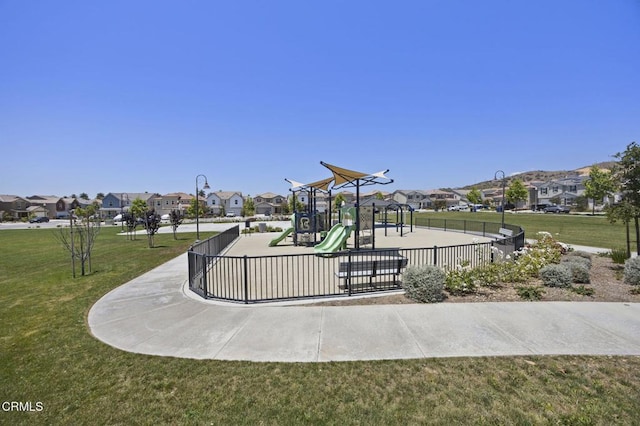 508 Autumn Path Ln, Santa Paula, CA 93060 - communal playground with a residential view
