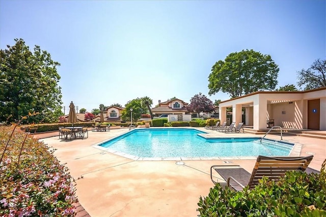 960 Via Serana, Upland, CA 91784 - community pool with a patio area