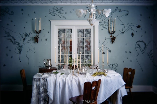 7148 Marshfield Way, Los Angeles, CA 90046 - dining space featuring baseboards and a chandelier