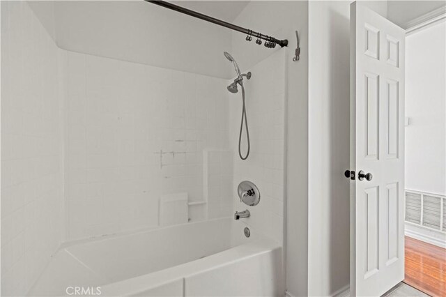 26966 Flo Ln Unit 318, Canyon Country, CA 91351 - full bath with bathtub / shower combination