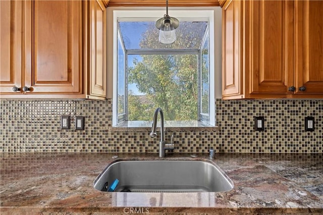 26966 Flo Ln Unit 318, Canyon Country, CA 91351 - kitchen with tasteful backsplash, dark stone countertops, and pendant lighting