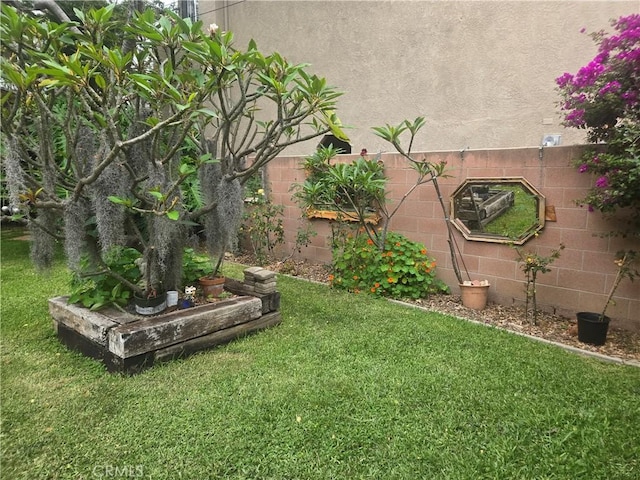 1121 Gladys Ave, Long Beach, CA 90804 - view of grassy yard