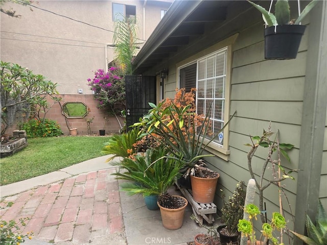 1121 Gladys Ave, Long Beach, CA 90804 - view of patio