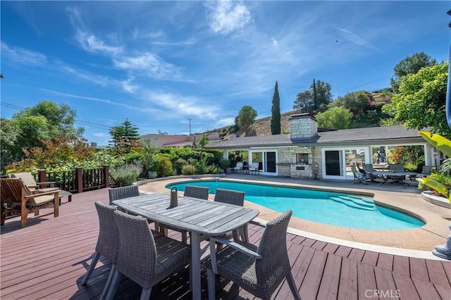 4314 Coronet Dr, Encino, CA 91316 - outdoor pool featuring outdoor dining area, a wooden deck, a patio, and an outdoor structure