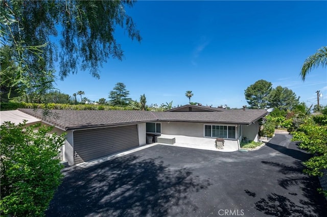 4314 Coronet Dr, Encino, CA 91316 - ranch-style house featuring stucco siding and driveway