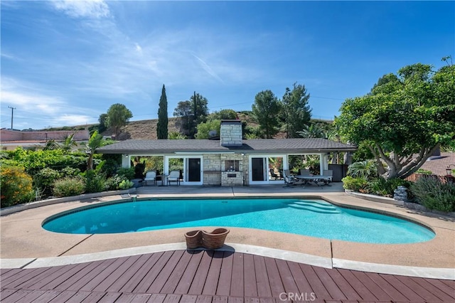 4314 Coronet Dr, Encino, CA 91316 - swimming pool with a patio area and an outbuilding
