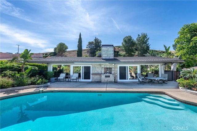 4314 Coronet Dr, Encino, CA 91316 - swimming pool featuring a patio area