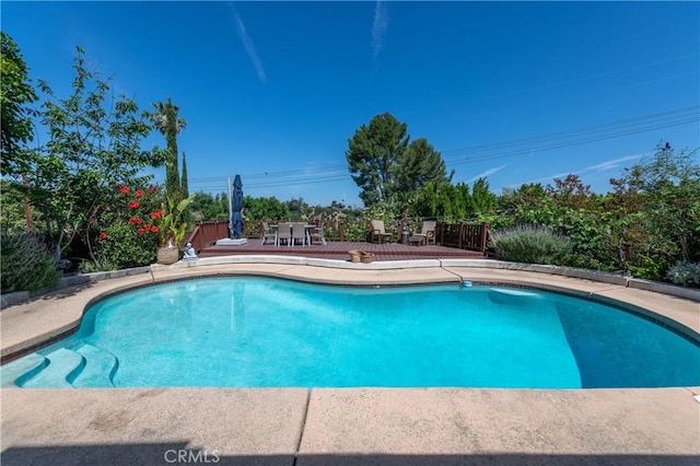 4314 Coronet Dr, Encino, CA 91316 - outdoor pool featuring a deck and a fenced backyard