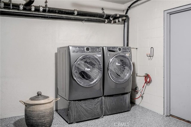 446 W Stocker St Unit 11, Glendale, CA 91202 - laundry room with washing machine and dryer and concrete block wall