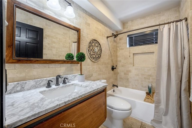 446 W Stocker St Unit 11, Glendale, CA 91202 - bathroom featuring shower / bath combo, vanity, and toilet