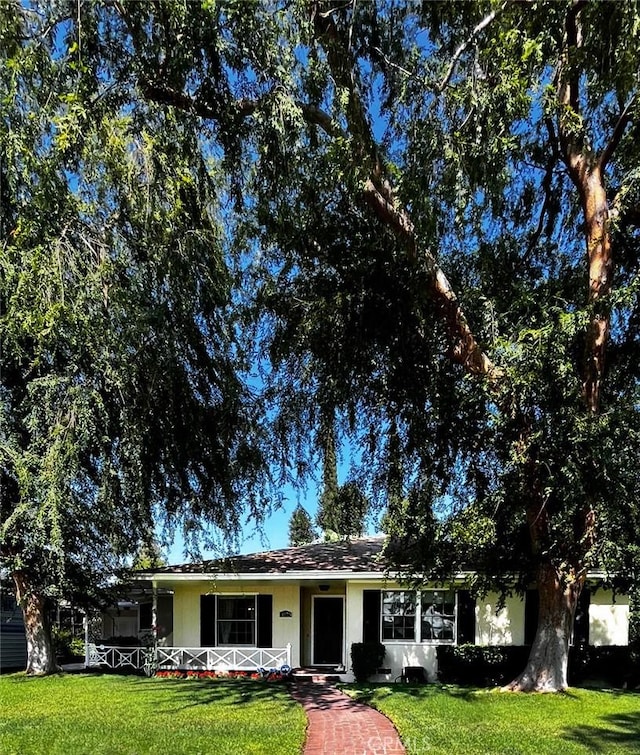 3275 N D St, San Bernardino, CA 92405 - view of front facade featuring a front yard