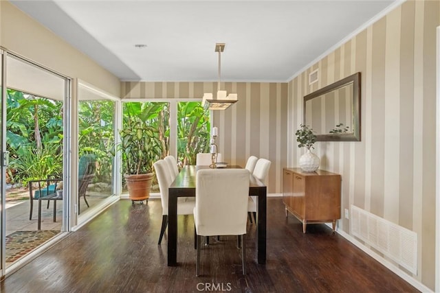 3517 Scadlock Ln, Sherman Oaks, CA 91403 - dining area featuring wallpapered walls, hardwood / wood-style floors, plenty of natural light, and baseboards