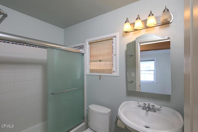 3115 Evelyn St, La Crescenta, CA 91214 - full bath featuring a sink, toilet, and combined bath / shower with glass door