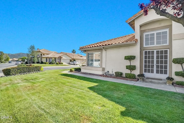 885 Oakland Hills Dr, Banning, CA 92220 - view of green lawn with a residential view