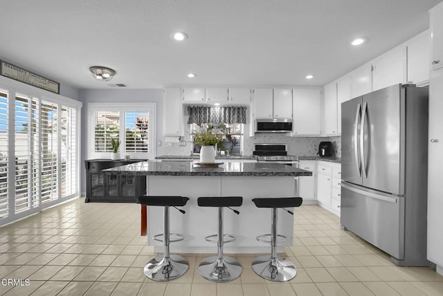 885 Oakland Hills Dr, Banning, CA 92220 - kitchen with appliances with stainless steel finishes, healthy amount of natural light, backsplash, white cabinets, and recessed lighting