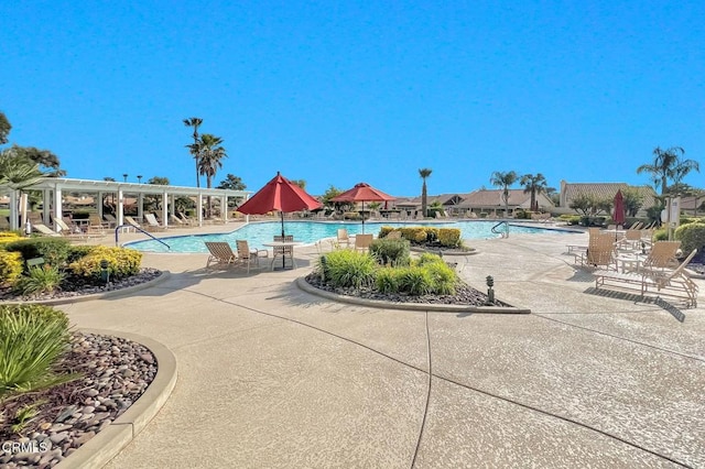 885 Oakland Hills Dr, Banning, CA 92220 - community pool with a patio