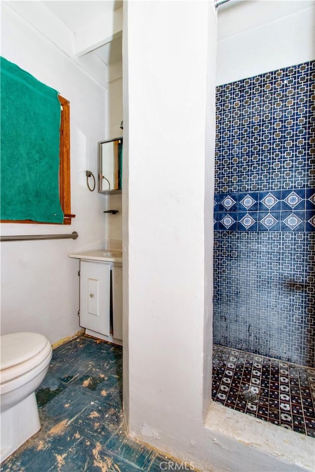 62853 Desert Trail Dr, Joshua Tree, CA 92252 - bathroom featuring a shower stall, vanity, and toilet