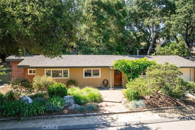 6950 Navarette Ave, Atascadero, CA 93422 - ranch-style house with roof with shingles