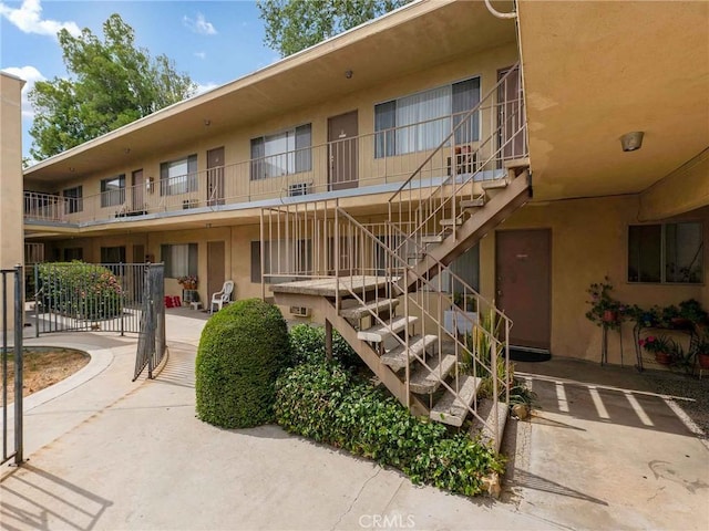 7049 Vassar Ave, Canoga Park, CA 91303 - view of property with stairs