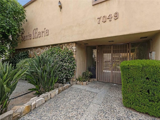 7049 Vassar Ave, Canoga Park, CA 91303 - entrance to property featuring stucco siding and stone siding