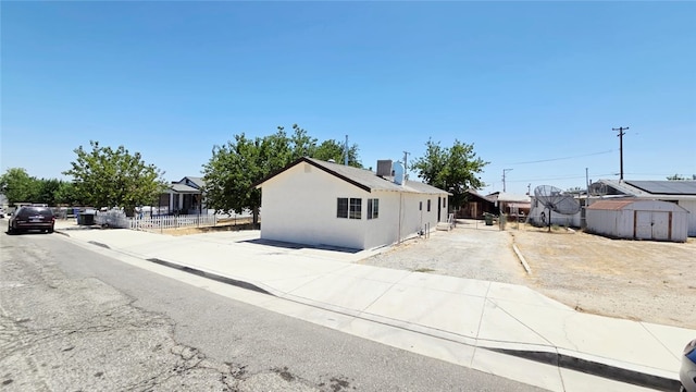 322 S 8th St, Taft, CA 93268 - view of front of property with a storage unit and a residential view