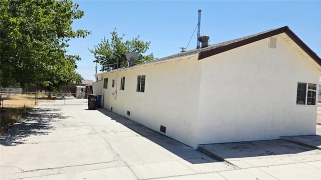 322 S 8th St, Taft, CA 93268 - view of property exterior with stucco siding and crawl space
