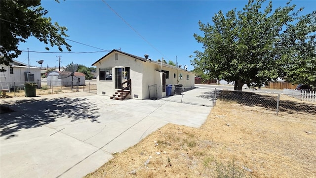 322 S 8th St, Taft, CA 93268 - back of property with entry steps, stucco siding, and a patio area