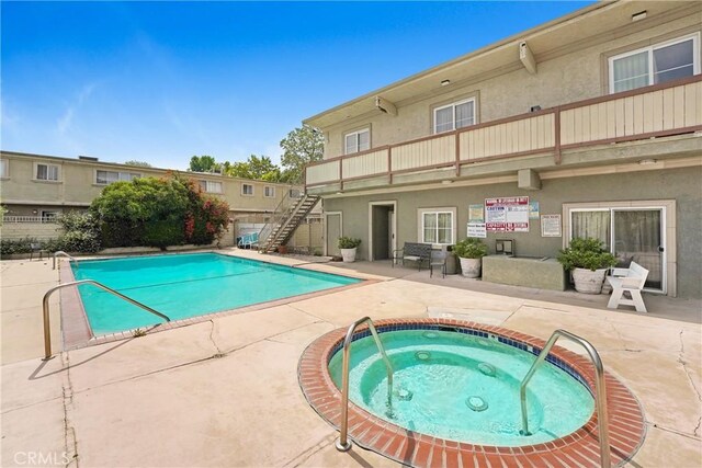 20235 Cohasset St Unit 6, Winnetka, CA 91306 - community pool with stairway, a community hot tub, and a patio