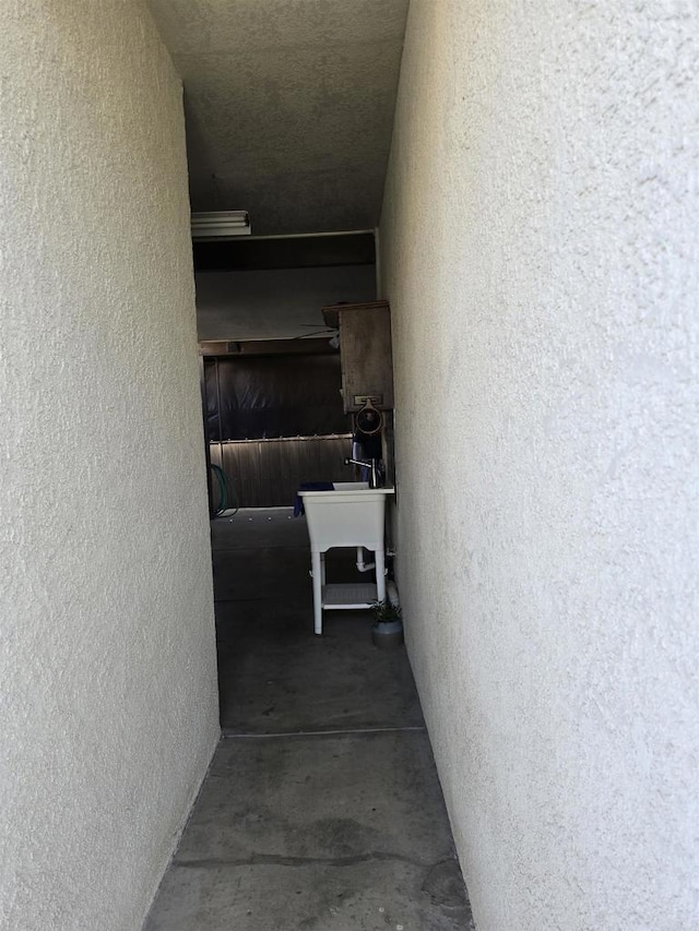 704 S H St, Imperial, CA 92251 - corridor featuring a sink