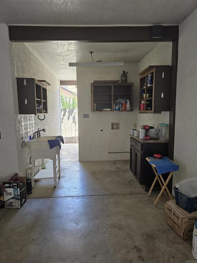 704 S H St, Imperial, CA 92251 - garage with a textured wall