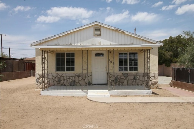 509 E Williams St, Yermo, CA 92398 - bungalow-style home with covered porch and stone siding