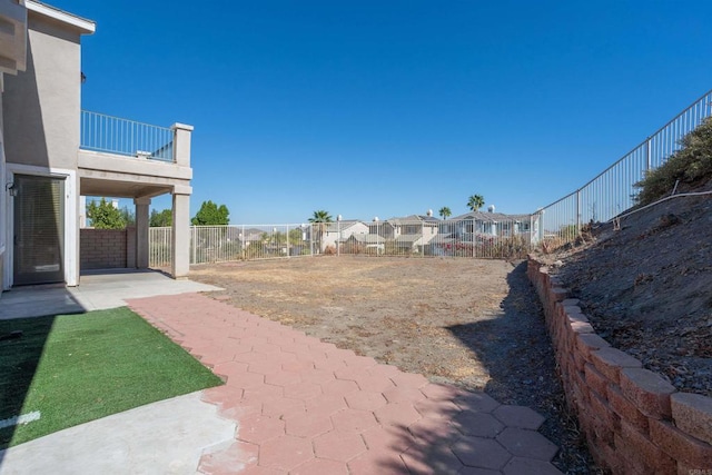 18 Via Palmieki Ct, Lake Elsinore, CA 92532 - fenced backyard with a balcony and a patio area