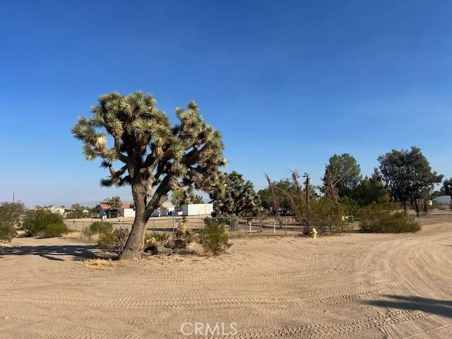 5202 La Mesa Rd, Phelan, CA 92371
