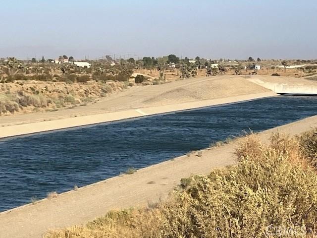 5202 La Mesa Rd, Phelan, CA 92371