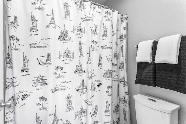 4610 Los Alamos Way Unit C, Oceanside, CA 92057 - full bath with toilet and a shower with curtain